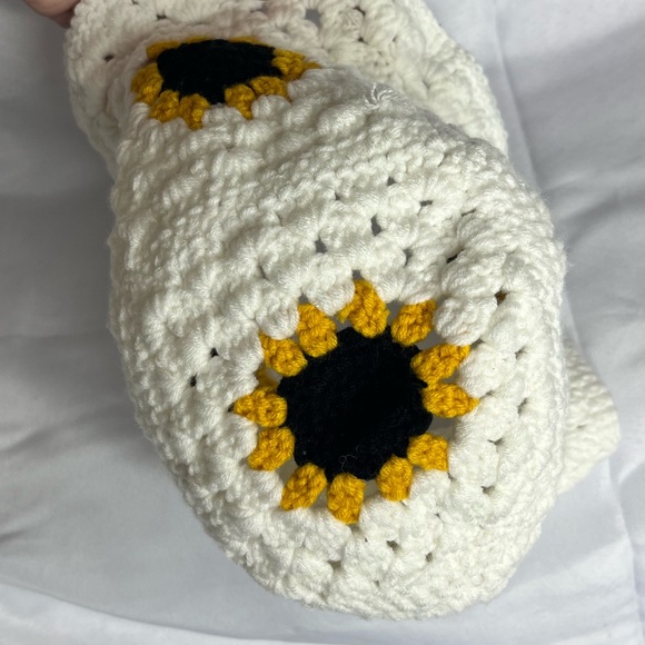 Handmade Crochet Sunflower Hat. Yellow and white and brown. One size - Picture 5 of 8